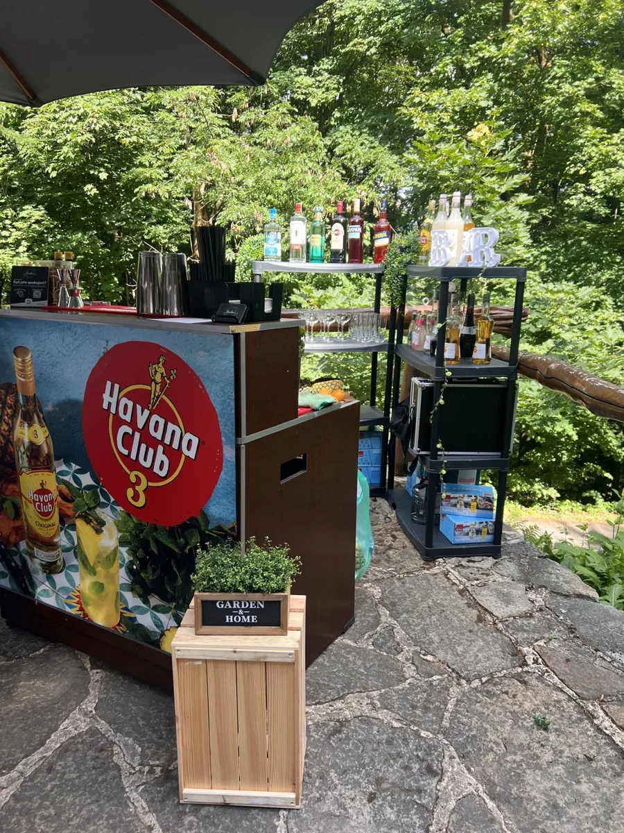 Váš mobilní bar v zahradním prostoru